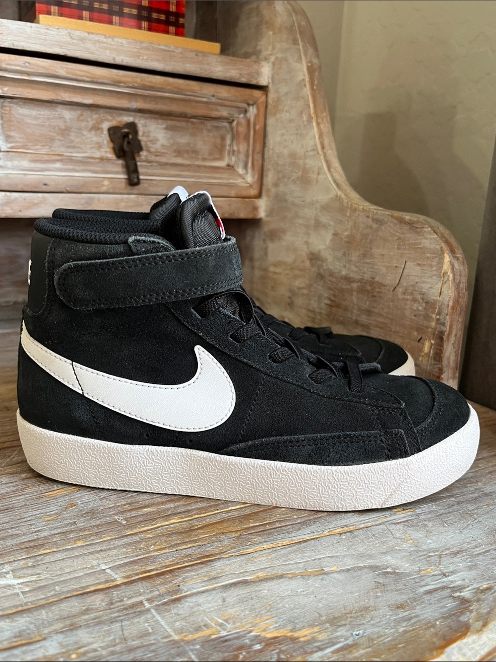 🖤 Nike Blazer Mid '77 Suede Sneakers Size 2 Black White Velcro